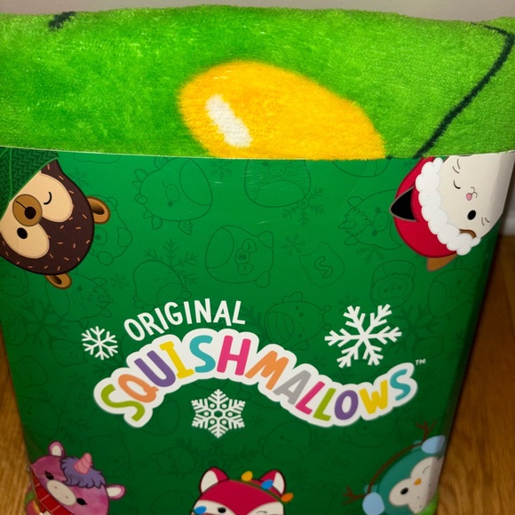 Squishmallows Green Blanket with Colorful Characters - Picture 2 of 4